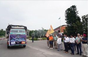 Punjab के राज्यपाल कटारिया ने बाढ़ प्रभावित लोगों के लिए राहत सामग्री से भरे चार ट्रकों को दिखाई हरी झंडी