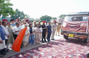 राज्यपाल गुलाब चंद कटारिया ने बाढ़ पीड़ितों के लिए राहत सामग्री के 7 ट्रकों को हरी झंडी दिखाई