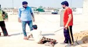 Moga के कस्बा Bagha Purana में इंसानियत शर्मसार; रेस्तरां मालिक ने अपने कर्मचारी को रॉड से पीटा, एक गिरफ्तार