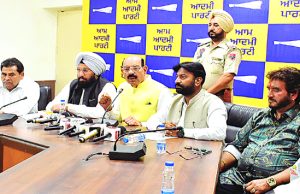 कैबिनेट मंत्री Mohinder Bhagat ने दलित-विरोधी पक्ष के लिए भाजपा सरकार की निंदा की