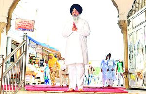 AAP Candidate Harmeet Singh Sandhu गुरुघर में हाजिरी भरकर पहुंचे रोड शो में और फिर भरा नामांकन-पत्र