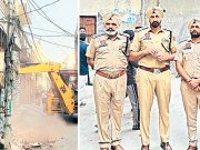 Ludhiana के Gobind Nagar में नशा तस्कर भाई-बहन के घर पर चला पीला पंजा