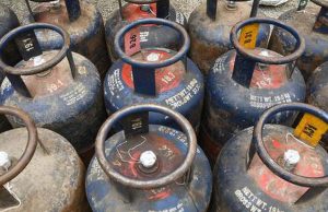 त्योहारों के बीच महंगाई का झटका, गैस सिलेंडर के दाम में बढ़ोतरी, जानिए कितनी बढ़ी कीमत