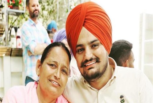 Sidhu Moose Wala की मां ने क्रिश्चियन समुदाय को भेजा 10 लाख का नोटिस