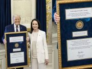 Trump को Venezuela की नेता Maria Machado ने दिया Nobel शांति पुरस्कार का Medal