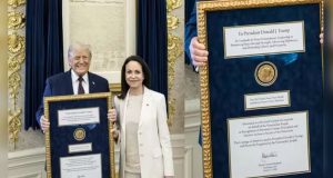 Trump को Venezuela की नेता Maria Machado ने दिया Nobel शांति पुरस्कार का Medal