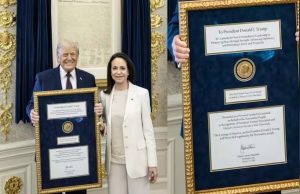 Trump को Venezuela की नेता Maria Machado ने दिया Nobel शांति पुरस्कार का Medal