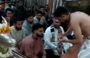 महाकाल के दर्शन करने पहुचें विराट कोहली, निर्णायक मुकाबले से पहले भस्म आरती में हुए शामिल