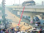 Ludhiana: एलिवेटिड पुल की रिटेनिंग वॉल से टकराया ट्रक, गेहूं से भरी बोरियां गिरी पुल से निचे