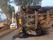 Gurdaspur में 18 टायरी ट्रक और टिप्पर की आमने-सामने टक्कर, चालक की मौत