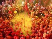 Holi के रंगों में सराबोर Mathura , 44 लाख से ज्यादा श्रद्धालुओं का उमड़ा सैलाब