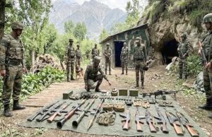 बांदीपोरा में बड़ी साजिश नाकाम, सुरक्षा बलों ने किया आतंकी ठिकाने का भंडाफोड़, हथियारों का जखीरा बरामद