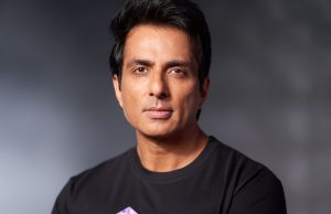 दुबई में फंसे लोगों की मदद के लिए आगे आए सोनू सूद, बोले- हमसे संपर्क करें