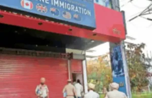 Jalandhar में स्पा सेंटर में फंसे पुलिसकर्मी: रेड के दौरान मालिक शटर गिराकर फरार