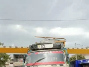 Jalandhar के गाजी गुल्ला अंडर ब्रिज का गार्डर टूटा:लोडेड ट्रक की टक्कर से फिर गिरा, बाल-बाल बचा चालक