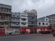 अमृतसर में कच्चे कोयले से भरे ट्रक में लगी आग:दूर तक उठी लपटें; मालिक बोला- 40 साल के कारोबार में पहली बार देखा ऐसा