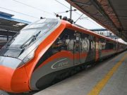 आज Srinagar-Katra वंदे भारत एक्सप्रेस को हरी झंडी दिखाएंगे रेल मंत्री, 8 से 20 की गई कोच की संख्या