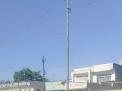 Jalandhar : ट्रैफिक जाम हुआ:रेड लाइट पर खड़ी कारों को टिप्पर ने टक्कर मारी