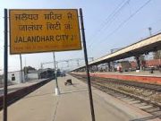 Jalandhar Railway स्टेशन के पास सड़क हादसा:अनियंत्रित होकर पलटा ऑटो, चालक गंभीर रूप से घायल,पुलिस जांच शुरु