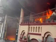 Jalandhar-घर में बने मंदिर में लगी भीषण आग:सिलेंडर फटने से 3 लोग झुलसे, शॉर्ट सर्किट से हादसा