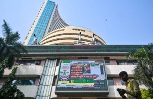 अमेरिका-ईरान तनाव का असर, शेयर बाजार लाल निशान में खुला, बैंकिंग सेक्टर दबाव में
