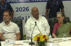 INDIA गठबंधन की बैठक में खड़गे का केंद्र सरकार पर हमला, SIR-महंगाई और विदेश नीति पर उठाए सवाल