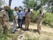 Amritsar में पुलिस-बदमाशों के बीच मुठभेड़:क्रॉस फायरिंग के बाद 2 गिरफ्तार, पिस्तौल और एक कार बरामद; कई आपराधिक गतिविधियों में शामिल