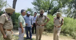 Amritsar में पुलिस-बदमाशों के बीच मुठभेड़:क्रॉस फायरिंग के बाद 2 गिरफ्तार, पिस्तौल और एक कार बरामद; कई आपराधिक गतिविधियों में शामिल