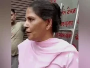 Jalandhar में सैलून में युवक पर जानलेवा हमला:अधमरा होने तक पीटा, बुआ बोली- मेरे साथ भी बदसलूकी की, धक्का दिया