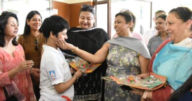 Chairperson Red Cross Hospital Welfare Section Visits Old Age Home