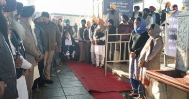 Sukhbir Singh Badal serves punishment at Takht Sri Kesgarh Sahib amid tight security