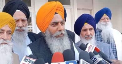 Disgruntled SAD leaders submit memorandum to Akal Takht against Sukhbir Badal