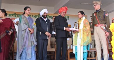 Punjab Mines and Geology Barinder Goyal Unfurls National Flag at SAS Nagar