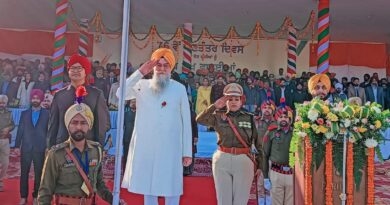 Speaker S. Kultar Singh Sandhwan unfurls the national flag at Nehru Stadium, Faridkot during the celebrations of 76th Republic Day