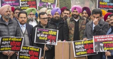 Punjab Congress protests against Kejriwal, accuses AAP of unfulfilled promises