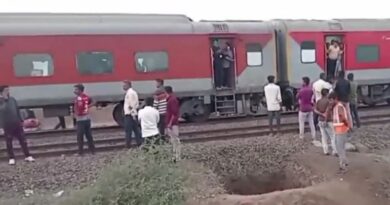 12 killed, several injured as Karnataka Express runs over passengers in Jalgaon district