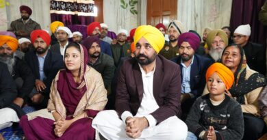 CM PAYS OBEISANCE AT GURUDWARA BHATHA SAHIB, GREETS PEOPLE ON PARKASH PURAB OF SRI GURU GOBIND SINGH