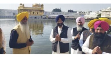 Manjinder Singh Sirsa pays obeisance at Sri Harmandir Sahib after joining Delhi Cabinet