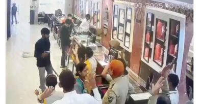 Robbery at Tanishq showroom, jewellery worth Rs 25 crore looted