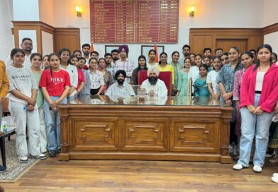 Deputy Speaker Rouri Holds Special Meeting with College Students During Budget Session