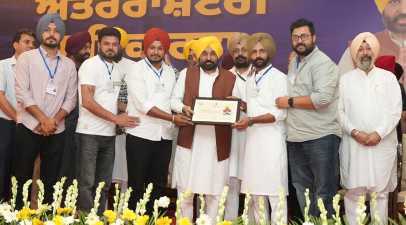 CM FELICITATES COOPERATIVE SOCIETIES OF DHURI CIRCLE FOR SETTING NEW BENCHMARK BY RECOVERING MORE THAN 99% OF LOANS