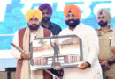 KEJRIWAL AND BHAGWANT MANN ADMINISTER OATH TO PEOPLE FOR BEING WARRIORS AGAINST DRUGS