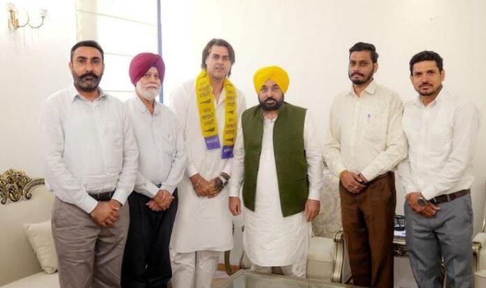 Manpreet Gony joins AAP